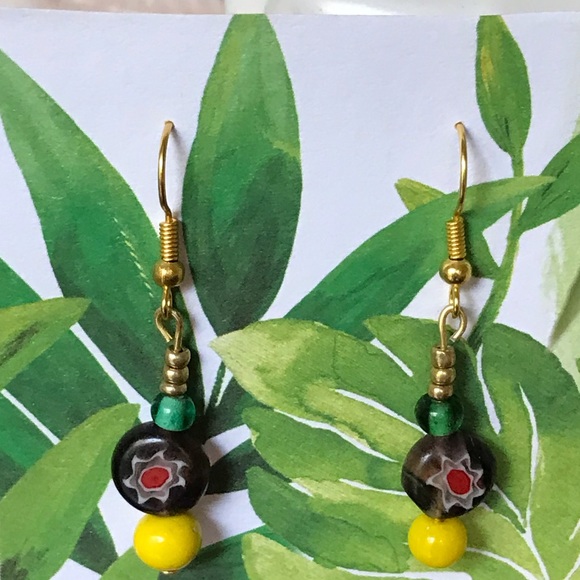 Handmade beaded earrings - Picture 3 of 3